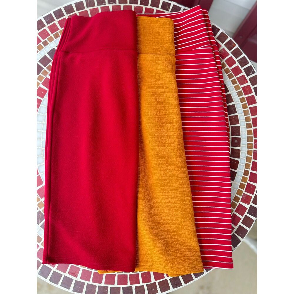 3 Womens LulaRoe Skirts
